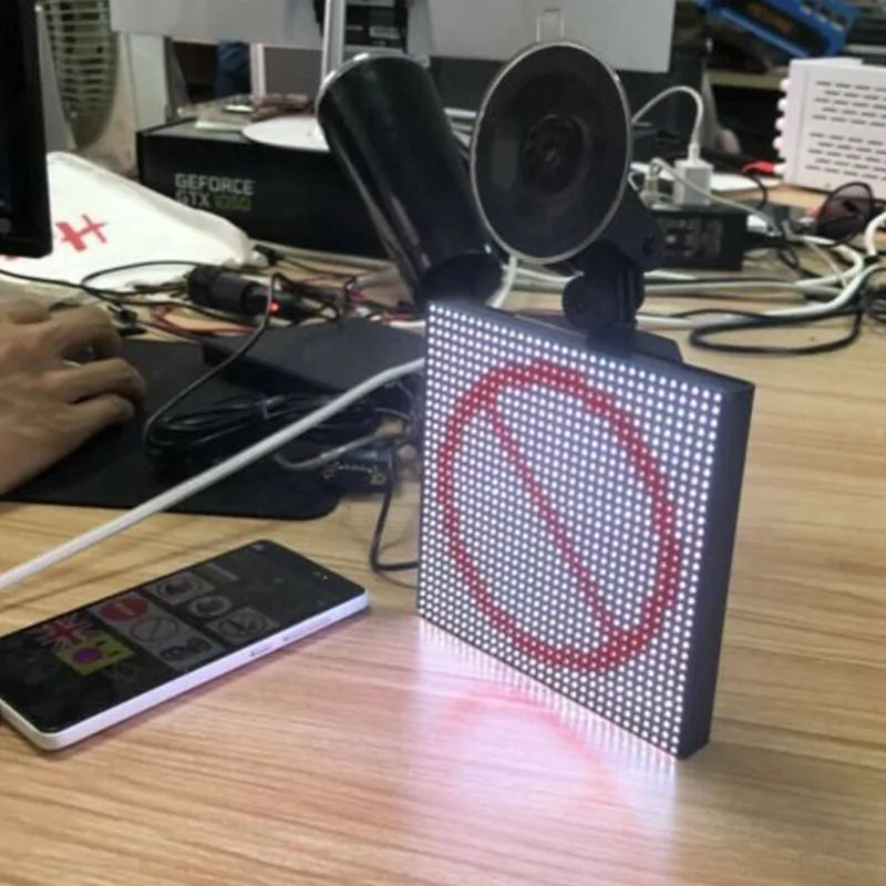 Auto-emoticons LED-display